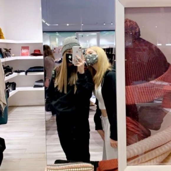 Meet your Posher, Ainsley - Picture 1 of 1